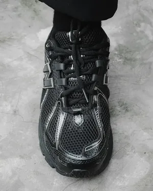New Balance 1906r Black (SIZE 42only)