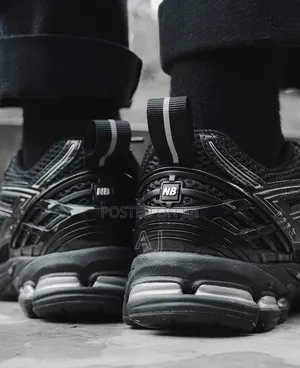 New Balance 1906r Black (SIZE 42only)