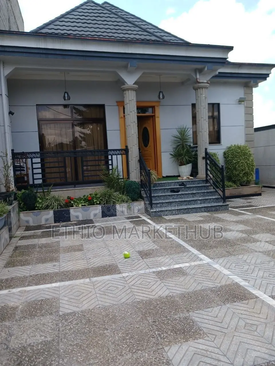 Furnished 5bdrm Villa in Bole for sale
