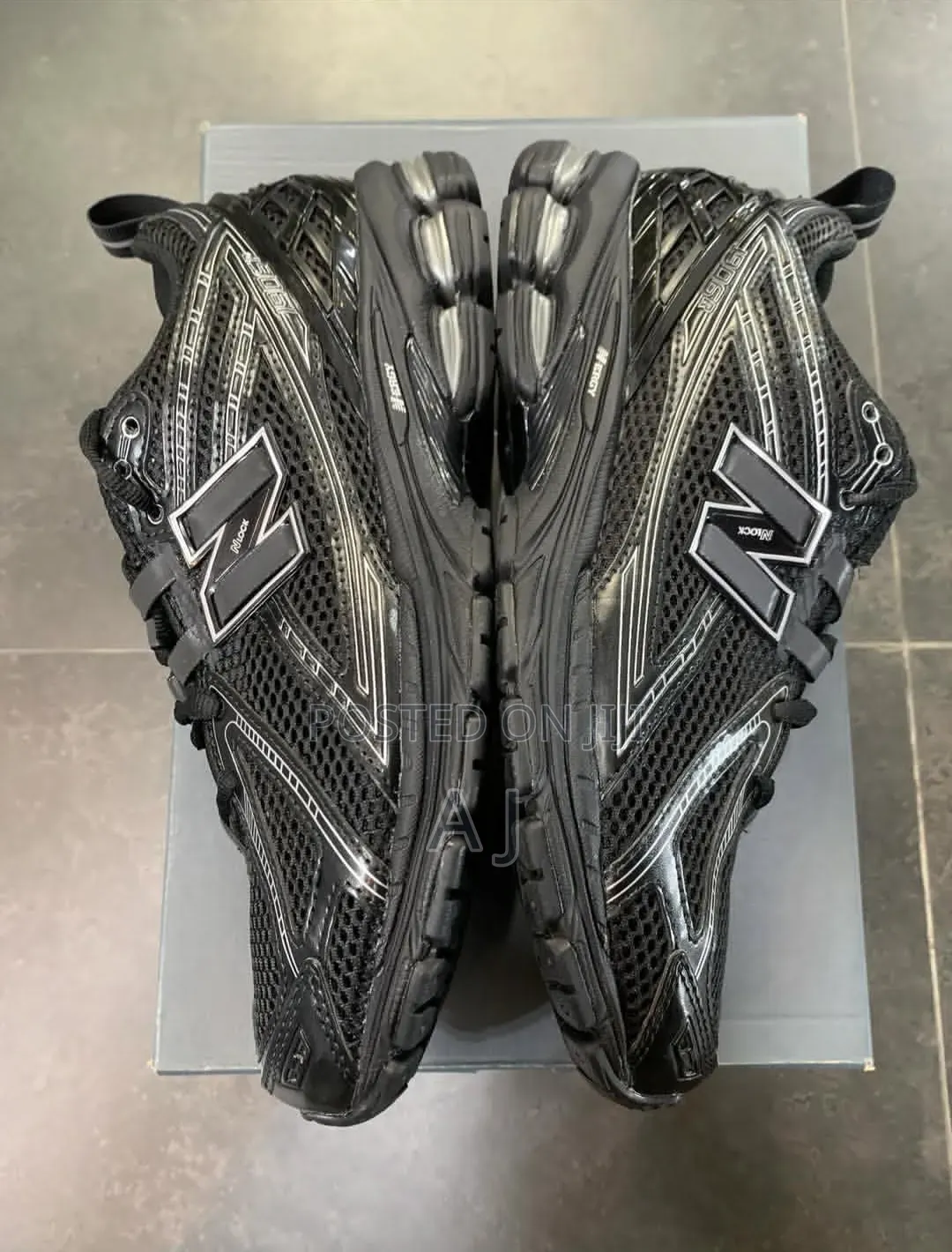 New Balance 1906R Black Metallic 42 Only