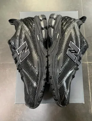 New Balance 1906R Black Metallic 42 Only