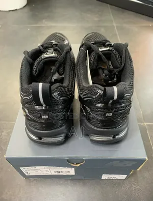 New Balance 1906R Black Metallic 42 Only