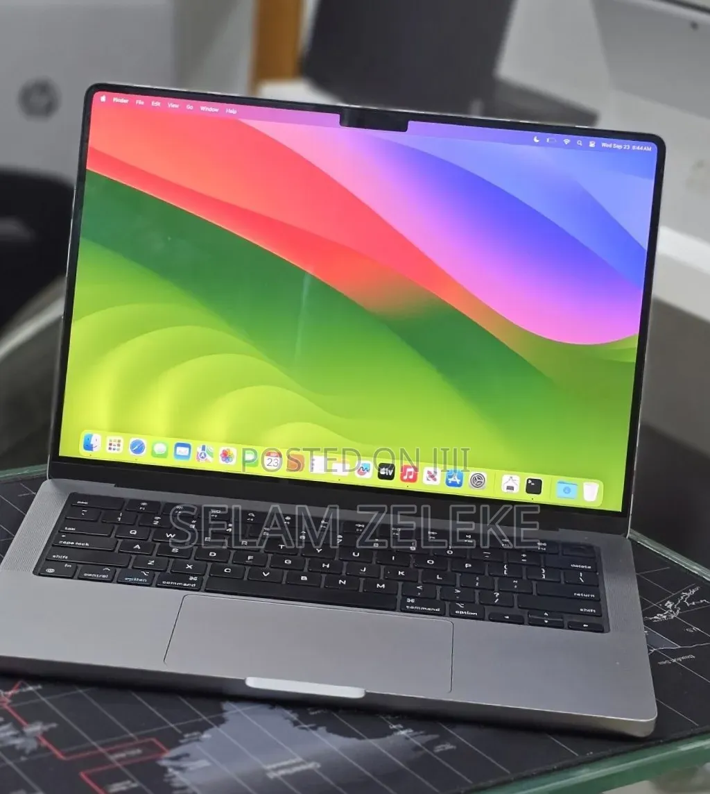 New Laptop Apple MacBook Pro 2023 M3 8GB Apple M3 Pro SSD 512GB