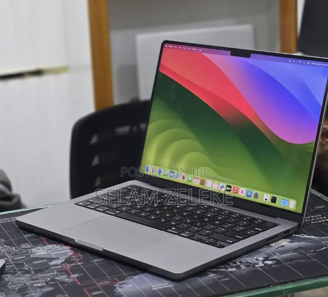 New Laptop Apple MacBook Pro 2023 M3 8GB Apple M3 Pro SSD 512GB