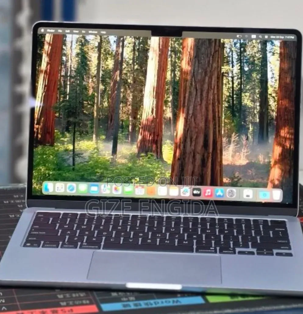 New Laptop Apple MacBook Air 2025 M4 16GB Apple M4 SSD 512GB