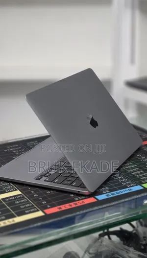 New Laptop Apple MacBook Pro 2021 M1 16GB Apple M1 Pro SSD 256GB
