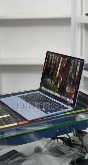 New Laptop Apple MacBook Air 2025 M4 16GB Apple M4 SSD 512GB