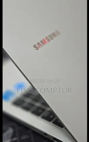 New Laptop Samsung Galaxy Book4 16GB Intel Core 7 SSD 512GB