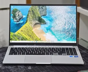 New Laptop Samsung Galaxy Book4 16GB Intel Core 7 SSD 512GB