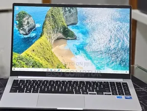 New Laptop Samsung Galaxy Book4 16GB Intel Core 7 SSD 512GB