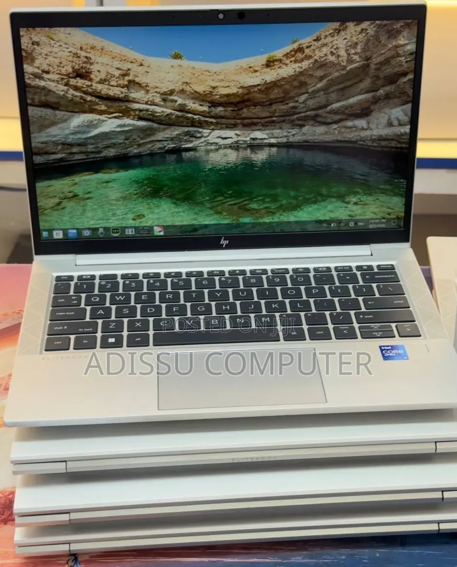 New Laptop HP EliteBook 830 G8 8GB Intel Core i7 SSD 512GB
