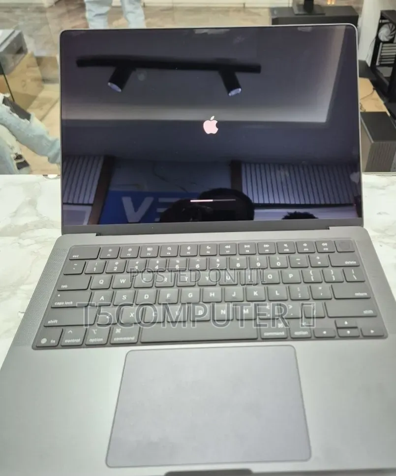 New Laptop Apple MacBook Pro 2025 M5 16GB Apple M5 Pro SSD 1T