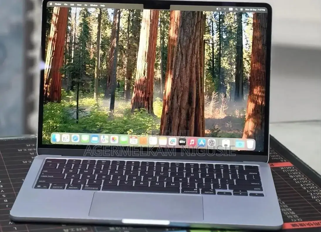 New Laptop Apple MacBook Air 2025 M4 16GB Intel Core i9 SSD 512GB