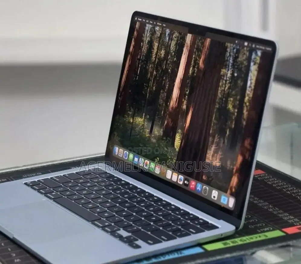 New Laptop Apple MacBook Air 2025 M4 16GB Intel Core i9 SSD 512GB