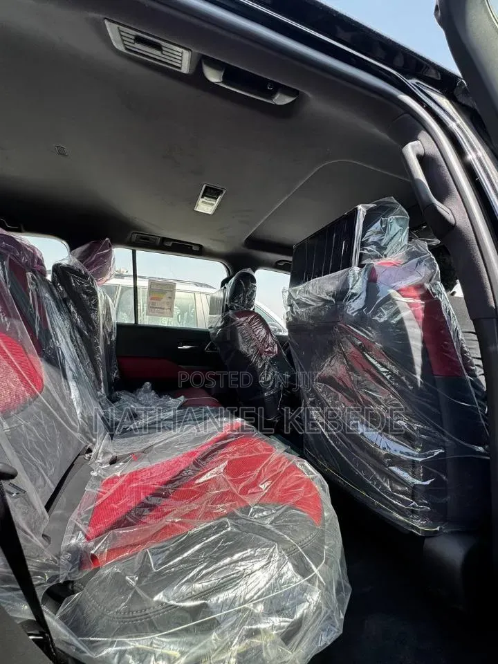 New Toyota Land Cruiser LC300 2025 White