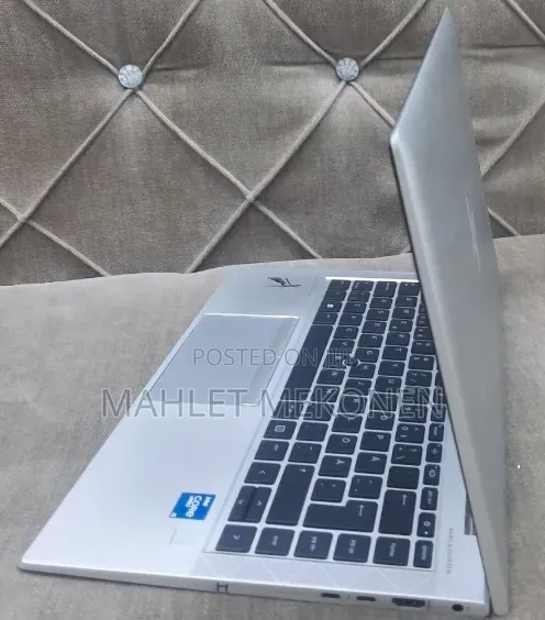 New Laptop HP EliteBook 830 G8 16GB Intel Core i5 SSD 512GB
