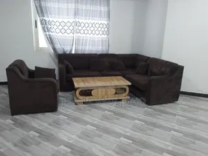 በጥሩ ይዞታ ላይ ያለ ያገለገል ሶፋ
