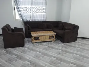 በጥሩ ይዞታ ላይ ያለ ያገለገል ሶፋ