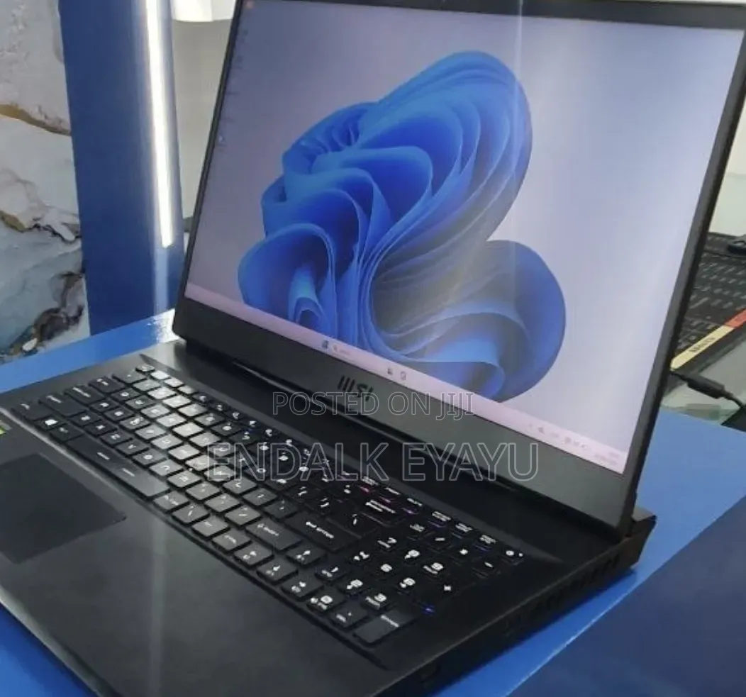 New Laptop MSI GP75 Leopard 16GB Intel Core i7 SSD 512GB