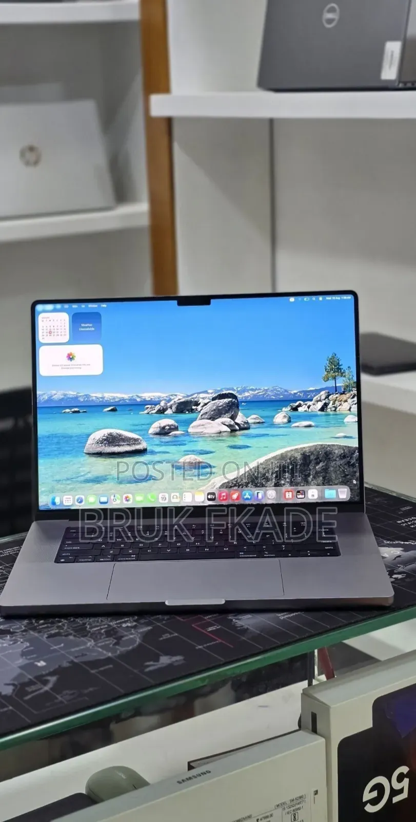 New Laptop Apple MacBook Pro 2022 M2 16GB Apple M2 SSD 512GB