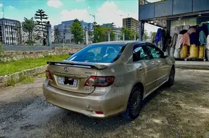 Toyota Corolla 2012 Gold