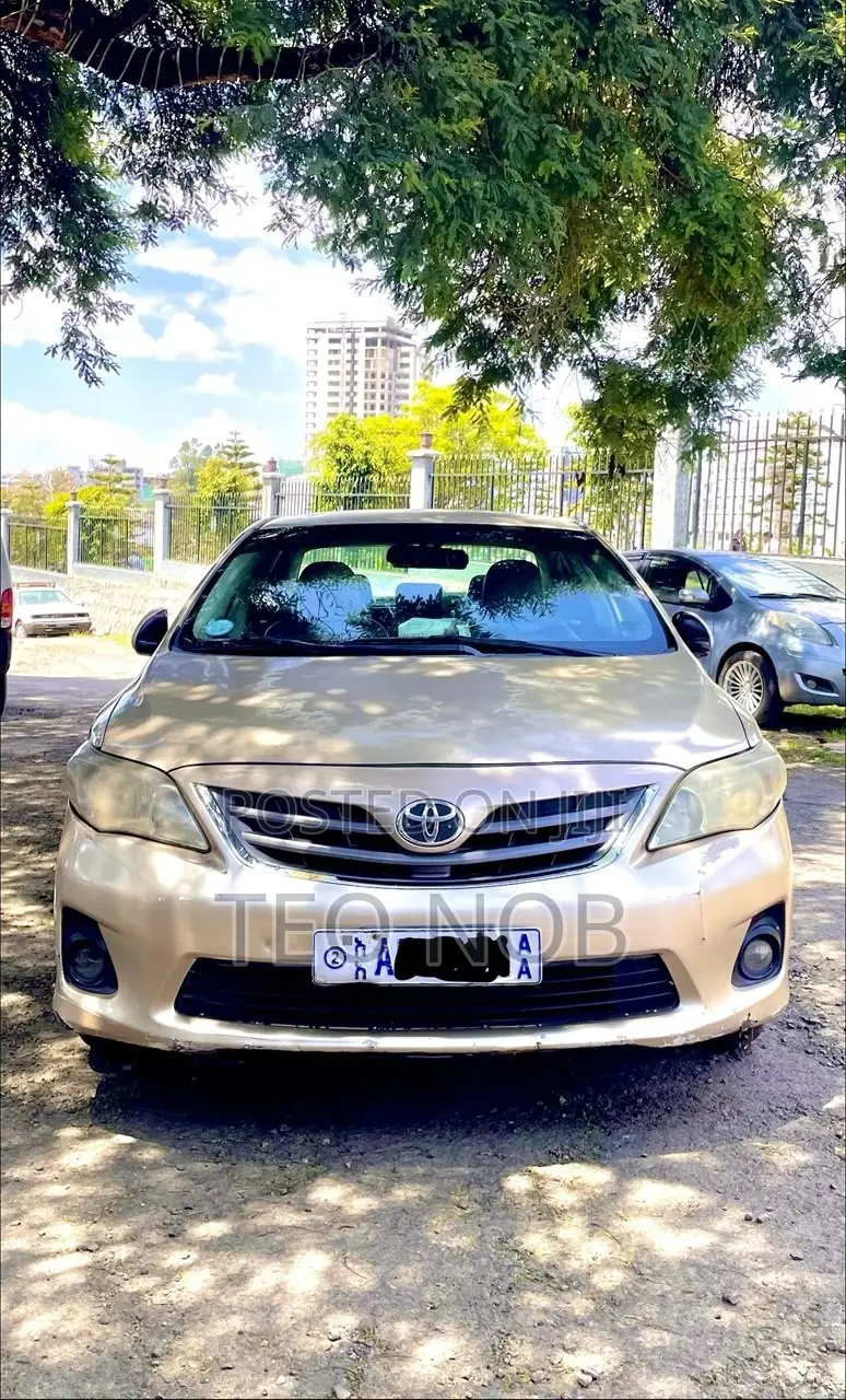 Toyota Corolla 2012 Gold
