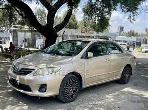 Toyota Corolla 2012 Gold