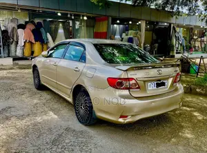 Toyota Corolla 2012 Gold