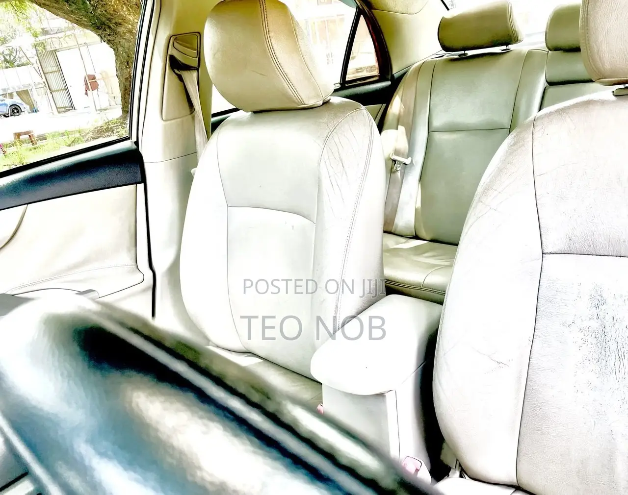 Toyota Corolla 2012 Gold