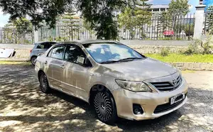 Toyota Corolla 2012 Gold