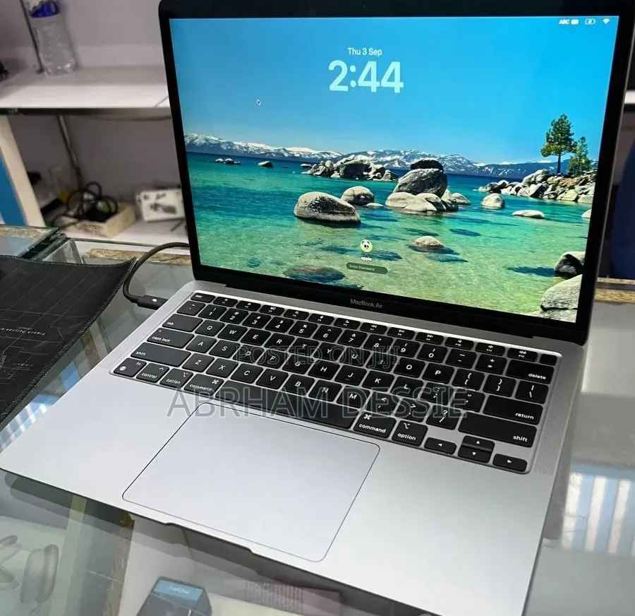 New Laptop Apple MacBook Air 2020 M1 8GB Apple M1 SSD 256GB