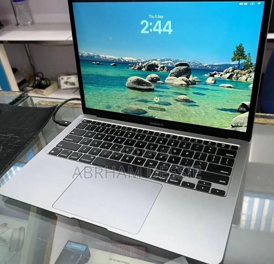 New Laptop Apple MacBook Air 2020 M1 8GB Apple M1 SSD 256GB