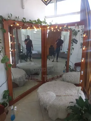 ልብስ መልበሻ መስታወት
