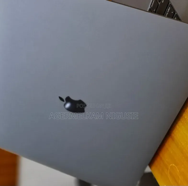 New Laptop Apple MacBook Pro 2019 16GB Intel Core i9 SSD 512GB