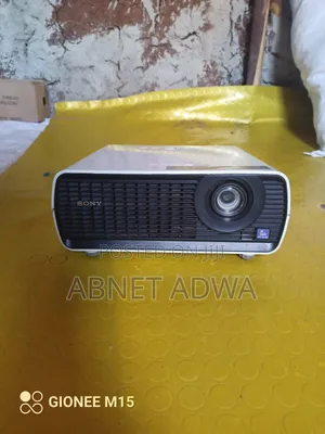 Sony Projecter አሪፍ ሁኔታላይ ያለ