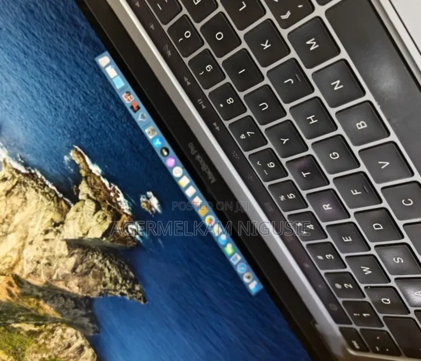 New Laptop Apple MacBook 2020 8GB Intel Core i5 SSD 512GB