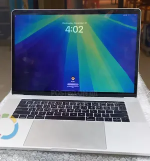 New Laptop Apple MacBook Pro 2018 16GB Intel Core i7 SSD 256GB