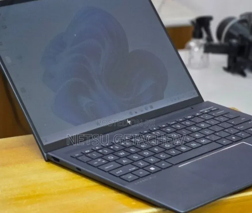 New Laptop HP Dragonfly G3 16GB Intel Core i7 SSD 512GB
