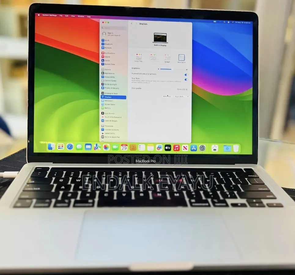 New Laptop Apple MacBook Pro 2021 M1 16GB Apple M1 Pro SSD 256GB