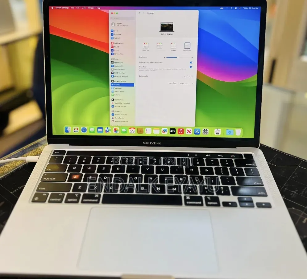 New Laptop Apple MacBook Pro 2021 M1 16GB Apple M1 Pro SSD 256GB