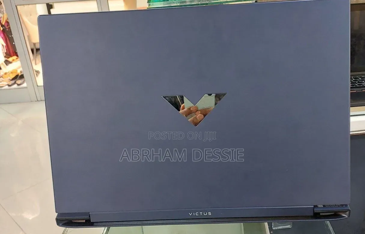 New Laptop HP 8GB AMD Ryzen 7 SSD 1T