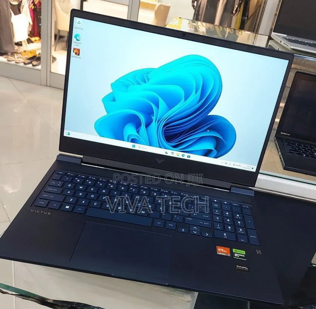 New Laptop HP Victus 16 16GB AMD Ryzen 7 SSD 1T