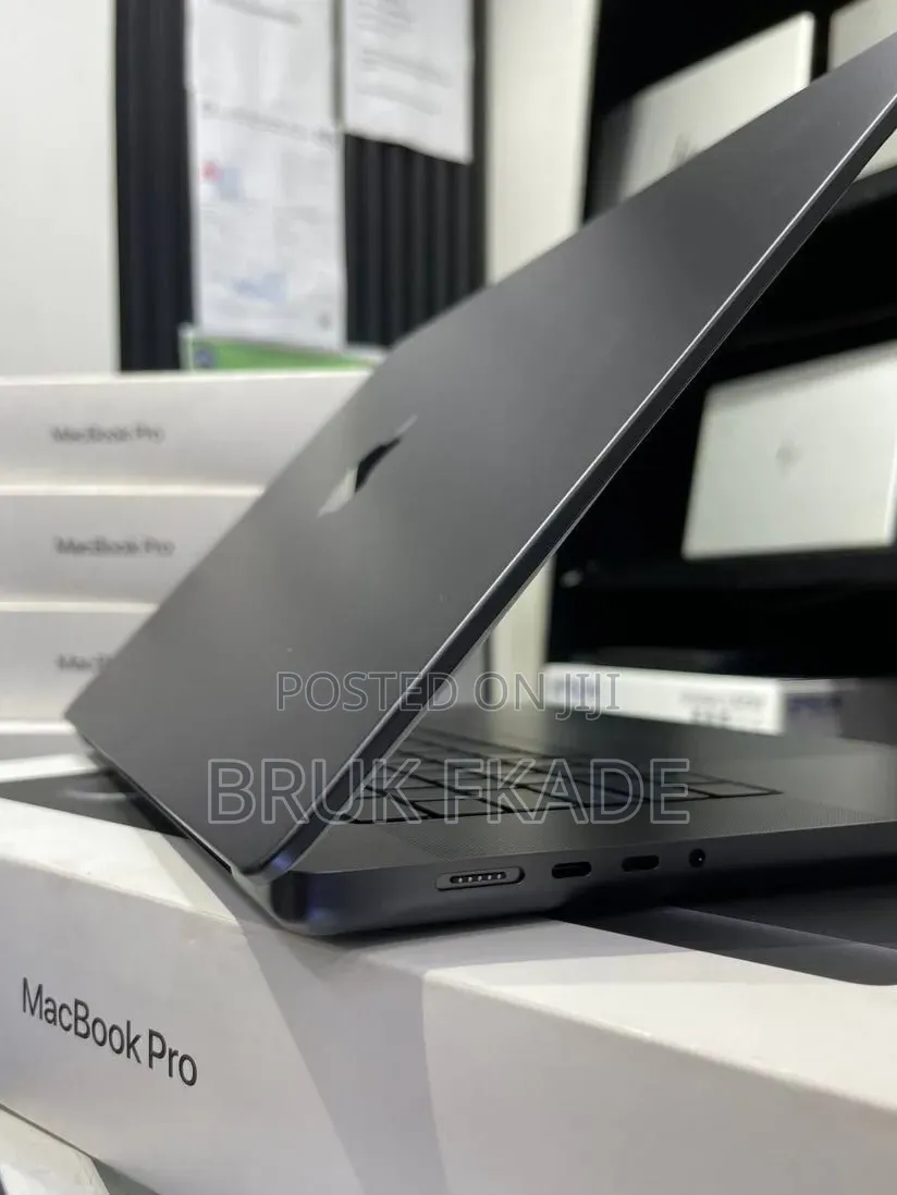 New Laptop Apple MacBook Pro 2024 M4 Max 48GB Apple M4 Max SSD 2T
