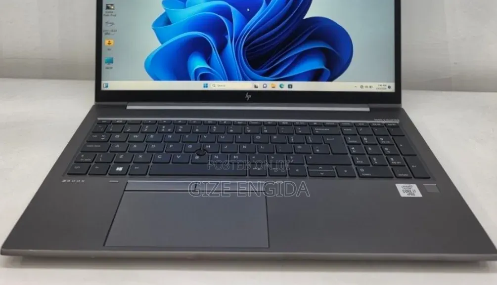 New Laptop HP ZBook Firefly G9 16GB Intel Core i7 SSD 512GB