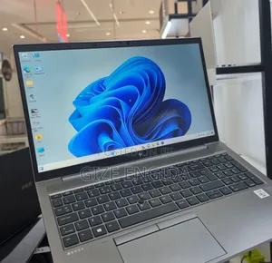 New Laptop HP ZBook Firefly G9 16GB Intel Core i7 SSD 512GB