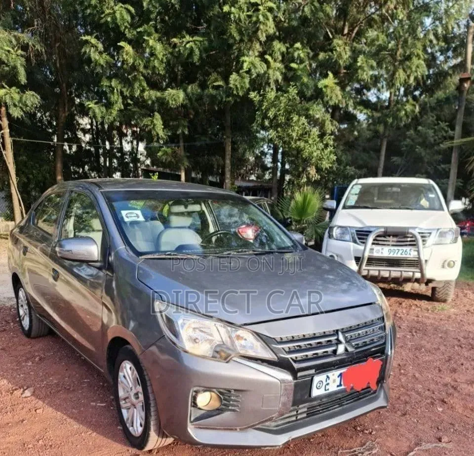 Mitsubishi Attrage 2021 Silver
