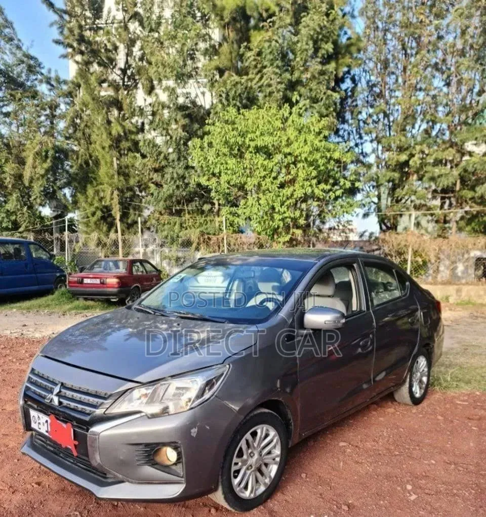 Mitsubishi Attrage 2021 Silver