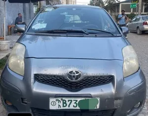 Toyota Yaris 2009 Gray