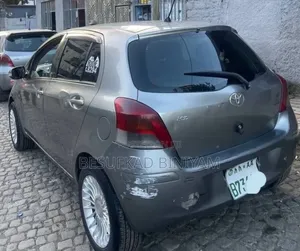 Toyota Yaris 2009 Gray