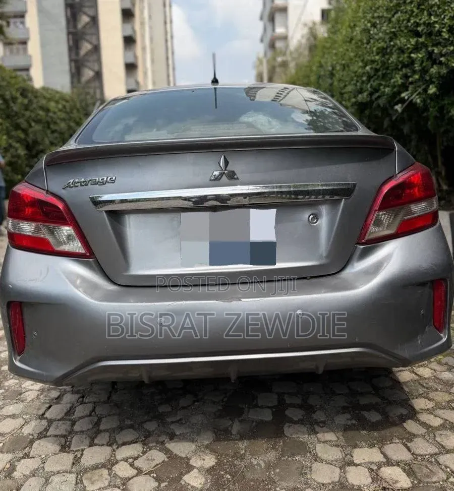 Mitsubishi Attrage 2021 Silver